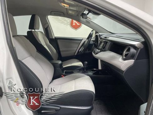 Used 2018 Toyota RAV4 LE image 22