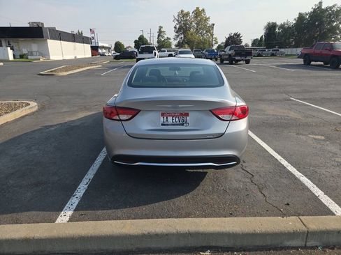 Used 2015 Chrysler 200 Limited FWD image 4