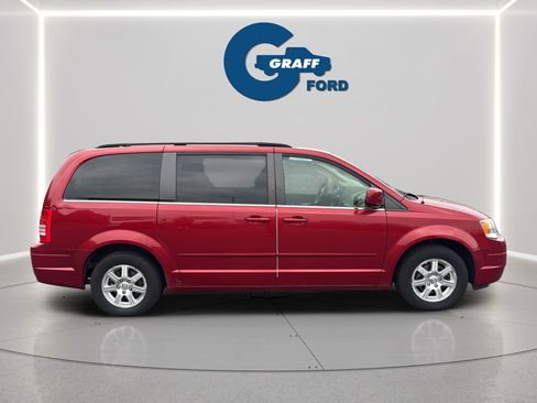 Used 2008 Chrysler Town & Country Touring w/ Family Value Group FWD image 9