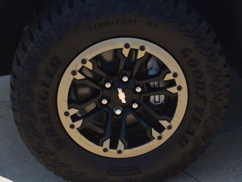 New 2025 Chevrolet Silverado 1500 ZR2 w/ Technology Package image 11