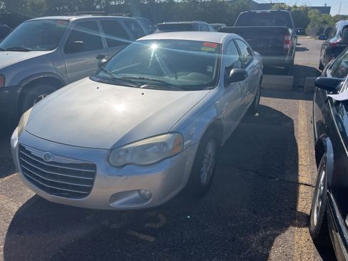 Used 2005 Chrysler Sebring Touring image 2