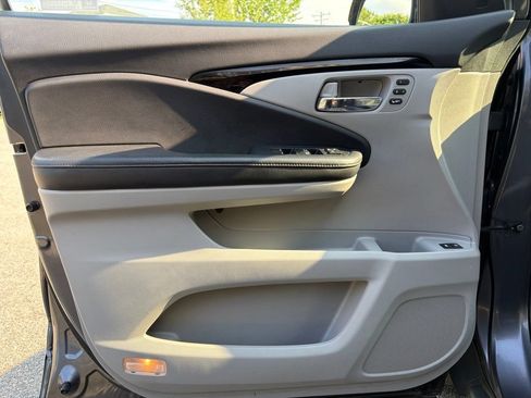 Used 2019 Honda Pilot Touring image 12