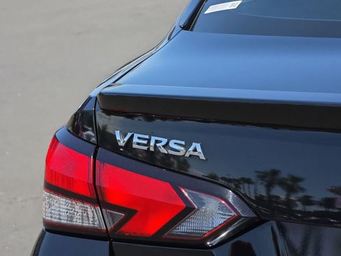 Used 2020 Nissan Versa SR FWD image 11