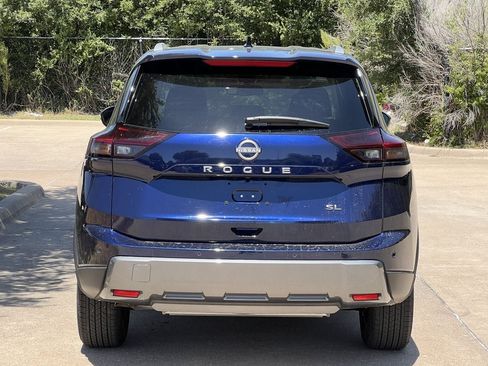 Certified 2026 Nissan Rogue SL FWD image 4