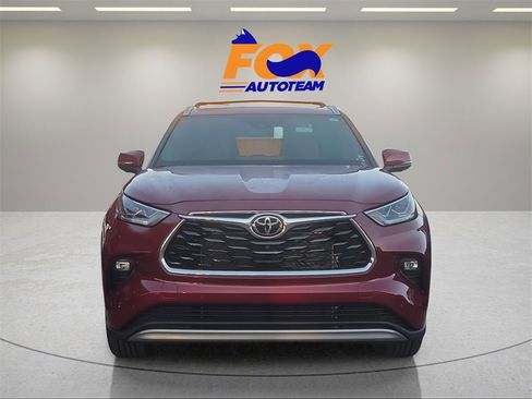 New 2026 Toyota Highlander Platinum image 8