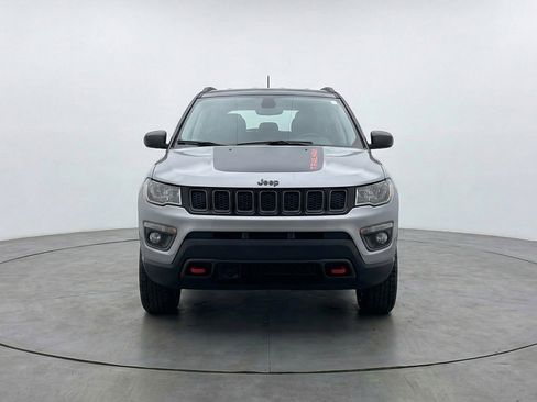 Used 2025 Jeep Compass Trailhawk AWD/4WD image 2