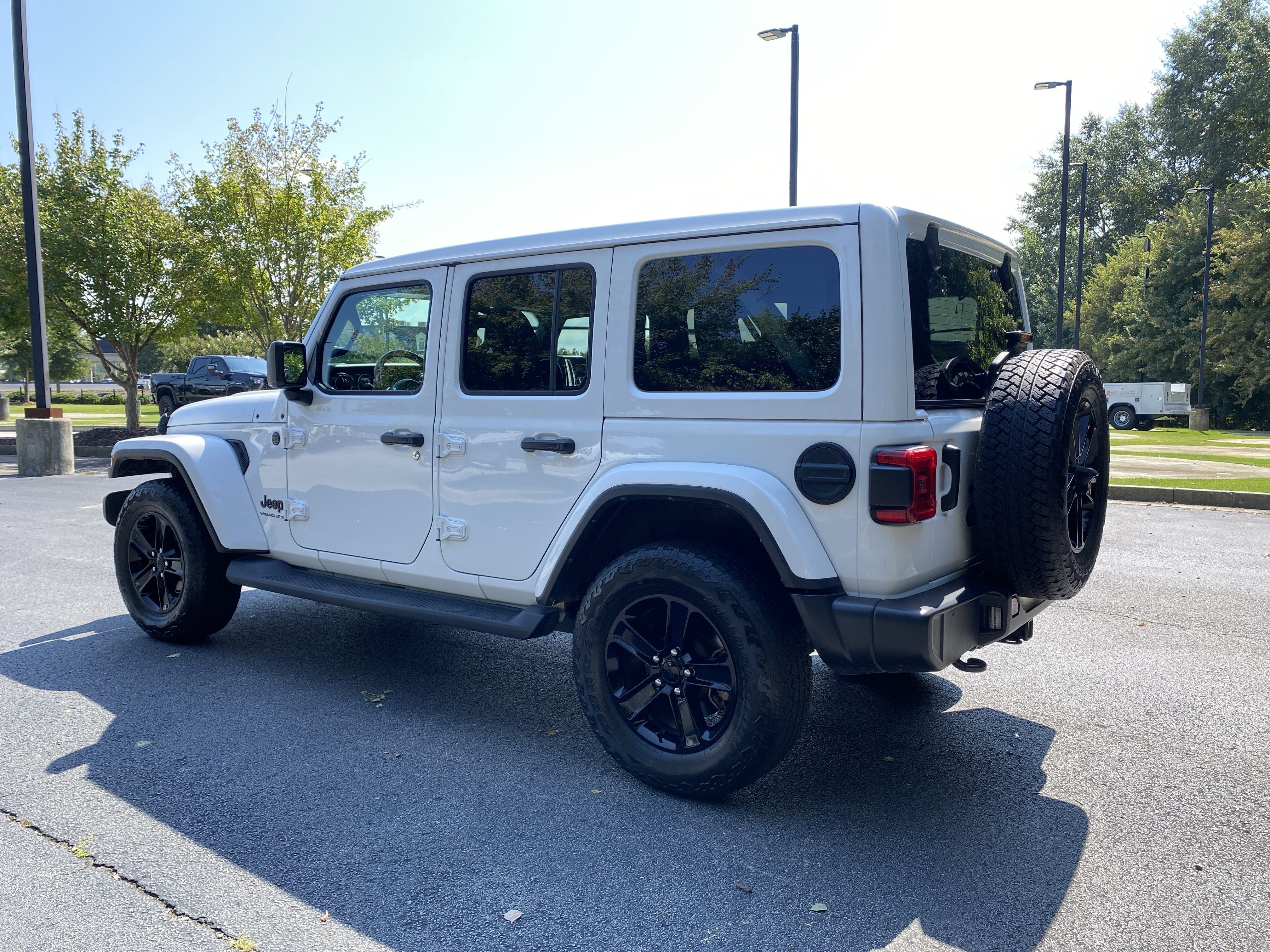 Used 2023 Jeep Wrangler Unlimited Sahara AWD/4WD image 7