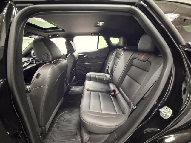 Used 2025 Chevrolet Trax RS w/ Sunroof Package FWD image 23