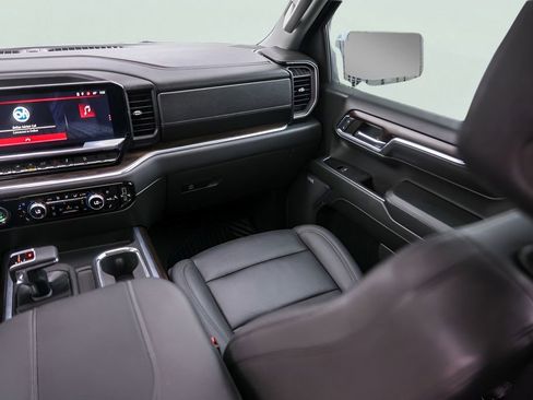 Used 2024 GMC Sierra 1500 SLT image 31