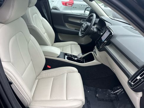 Used 2023 Volvo XC40 B5 Plus w/ Protection Package Premier AWD/4WD image 43