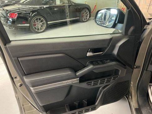 Used 2025 Toyota Tacoma TRD Off-Road w/ TRD Off Road Premium Package image 17