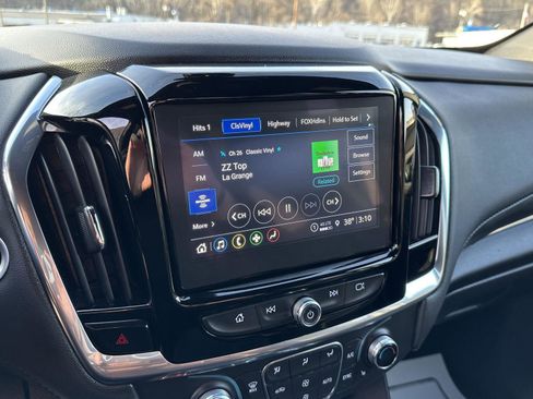 Used 2023 Chevrolet Traverse LT image 14