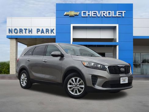 Used 2019 Kia Sorento LX V6 image 1