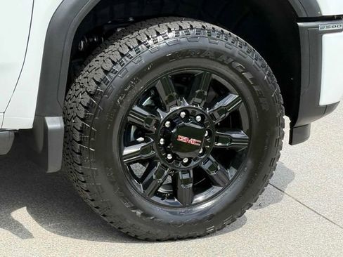 New 2026 GMC Sierra 2500 AT4 w/ AT4 Premium Plus Package AWD/4WD image 16