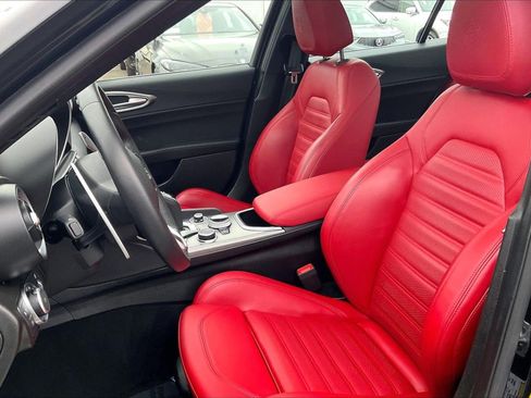 Used 2024 Alfa Romeo Giulia Veloce AWD/4WD image 22