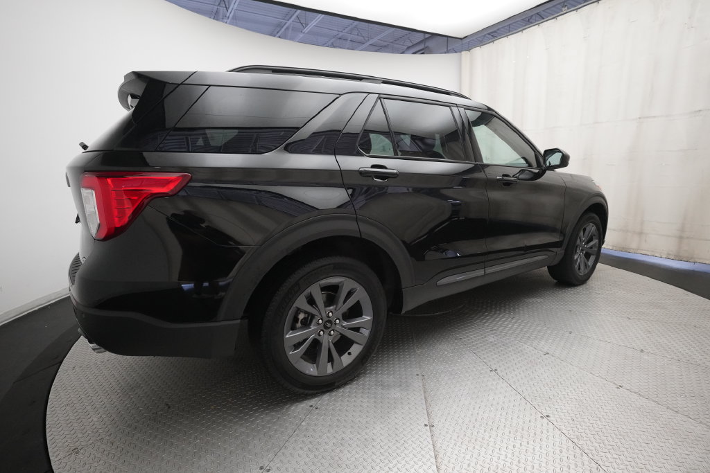Used 2023 Ford Explorer XLT w/ Equipment Group 202A AWD/4WD image 35