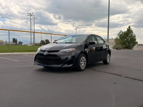 Used 2018 Toyota Corolla LE FWD image 11