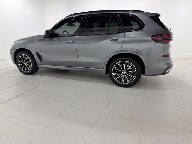 Certified 2024 BMW X5 xDrive40i w/ M Sport Package AWD/4WD image 2