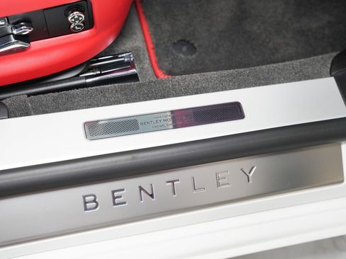 Used 2020 Bentley Flying Spur W12 image 32