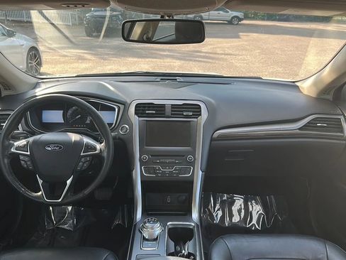 Used 2017 Ford Fusion SE w/ Fusion SE Technology Package AWD/4WD image 25