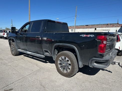 Used 2022 Chevrolet Silverado 2500 Custom w/ Custom Value Package image 2