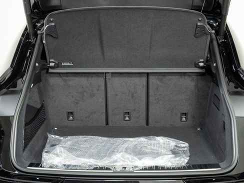 New 2026 Porsche Cayenne Base image 31