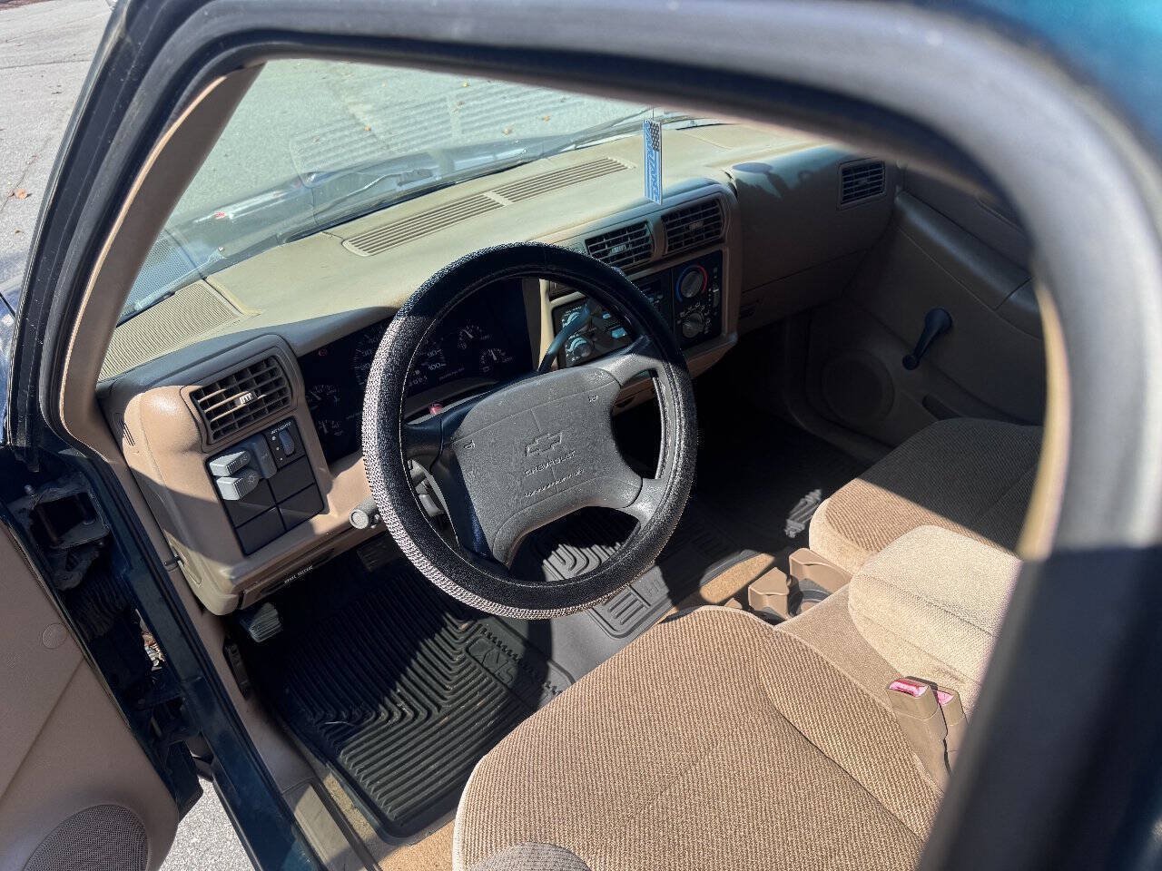 Used 1996 Chevrolet S10 Pickup LS RWD image 11