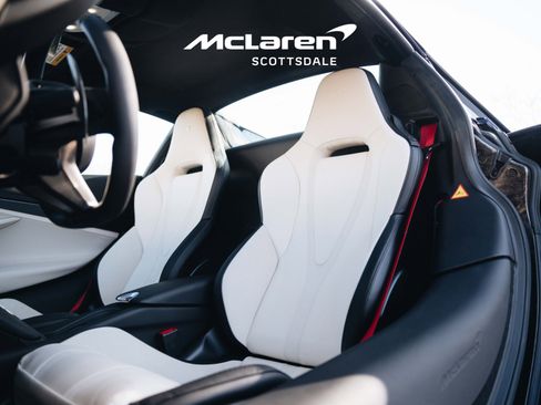 Used 2024 McLaren 750S Spider image 21