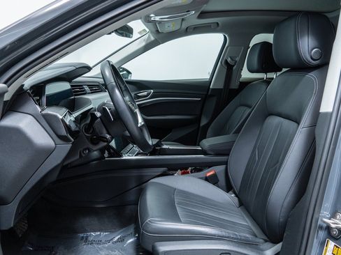 Used 2024 Audi Q8 e-tron Premium image 5