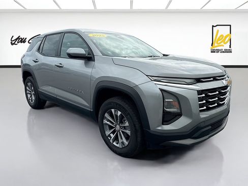 Used 2025 Chevrolet Equinox LT AWD/4WD image 3