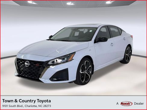 Used 2024 Nissan Altima 2.5 SR w/ SR Premium Package image 1