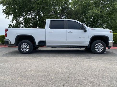 Used 2023 Chevrolet Silverado 2500 LT w/ Convenience Package AWD/4WD image 2