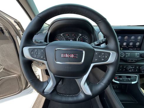 Used 2024 GMC Terrain SLT AWD/4WD image 18