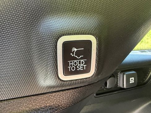 Used 2025 Jeep Grand Cherokee Altitude AWD/4WD image 16