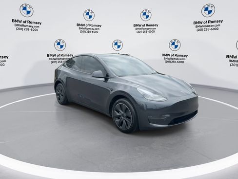 Used 2024 Tesla Model Y Long Range RWD image 2