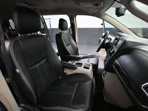Used 2015 Chrysler Town & Country Touring FWD image 42
