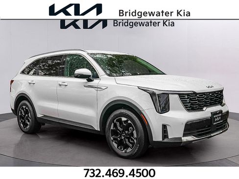 Certified 2025 Kia Sorento S FWD image 1