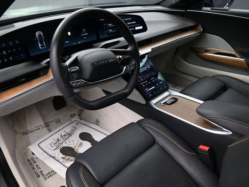 Used 2024 Lucid Air Touring image 9