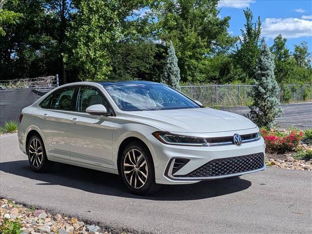 Certified 2025 Volkswagen Jetta SE w/ Sunroof Package FWD image 8