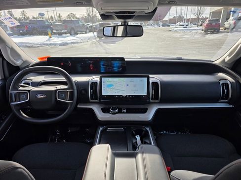 Used 2025 Ford Expedition Active image 14