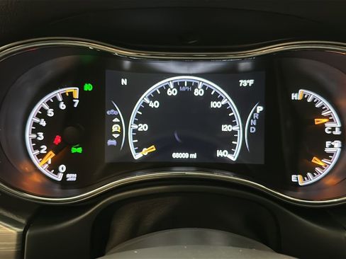 Used 2019 Jeep Grand Cherokee Laredo image 24