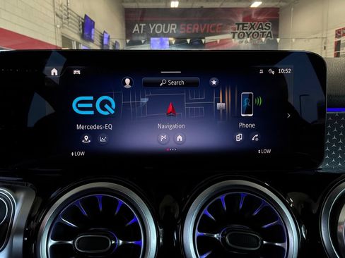 Used 2024 Mercedes-Benz EQB 250+ image 32