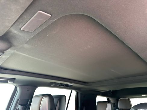 Used 2025 GMC Yukon Denali Ultimate AWD/4WD image 14