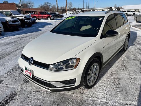 Used 2017 Volkswagen Golf Alltrack S image 4