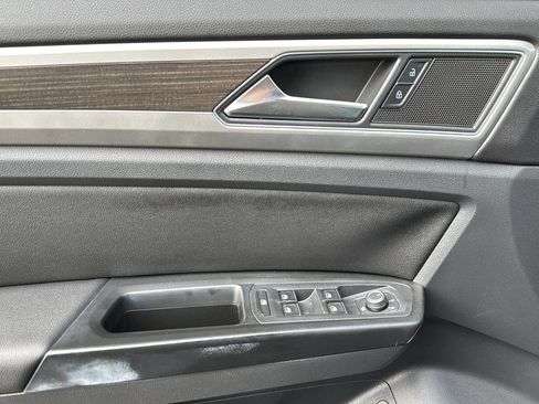 Used 2019 Volkswagen Atlas SE w/ Towing Package image 12