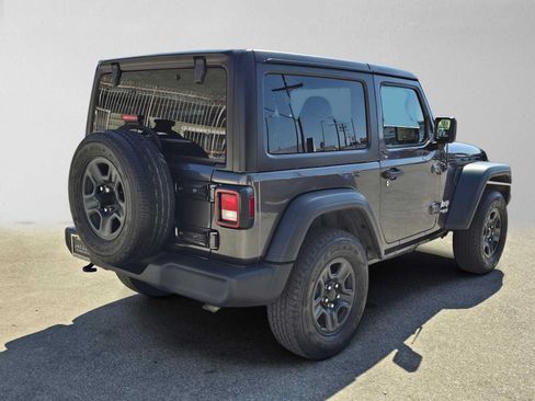 Used 2018 Jeep Wrangler Sport AWD/4WD image 3