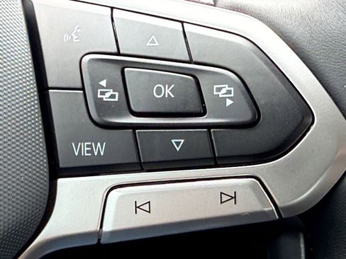 Used 2025 Volkswagen Jetta SE FWD image 19