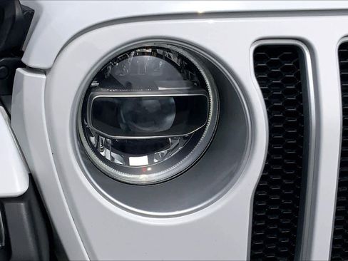 Used 2022 Jeep Wrangler Unlimited Sahara w/ LED Lighting Group AWD/4WD image 24