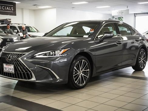 Used 2025 Lexus ES 300h w/ Premium Package image 3