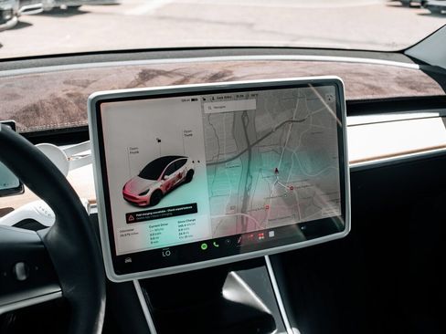 Used 2021 Tesla Model Y 2WD image 28
